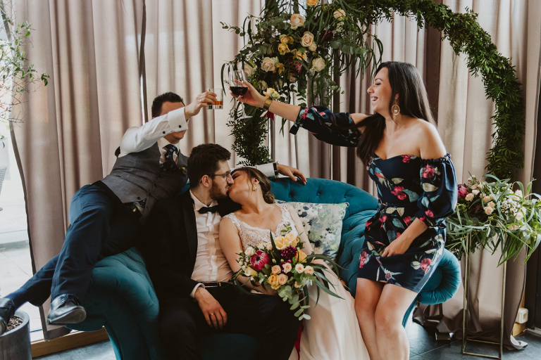 zdjęcia z przyjaciółmi wesele