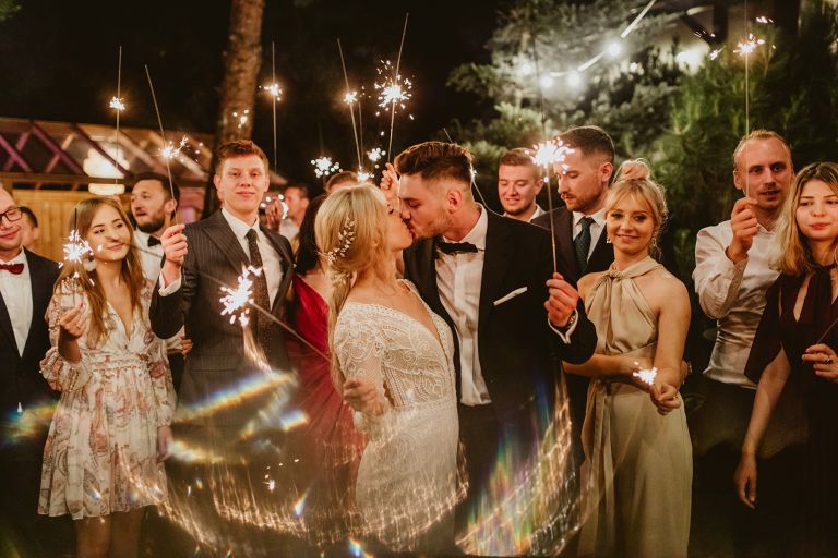 zdjęcia zimnych ogni na weselu