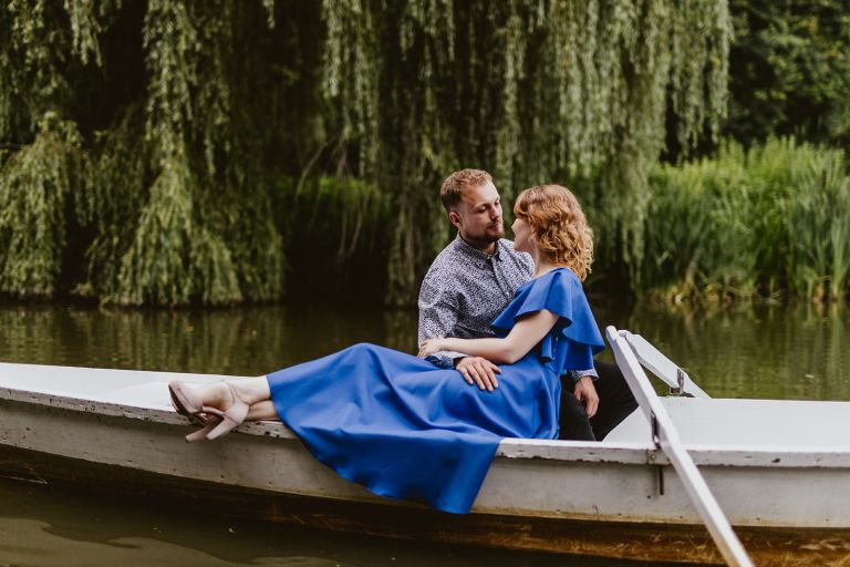 naturalna sesja narzeczeńska w Pszczynie