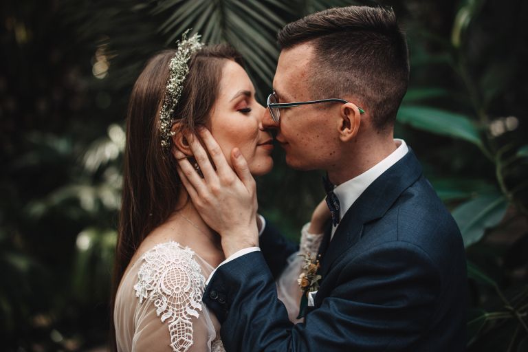 Sesja ślubna w Palmiarni Gliwice – klimatyczne ujęcie Panny Młodej