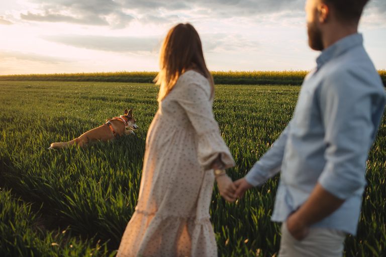 Przyszła mama w złotym świetle – sesja ciążowa Katowice