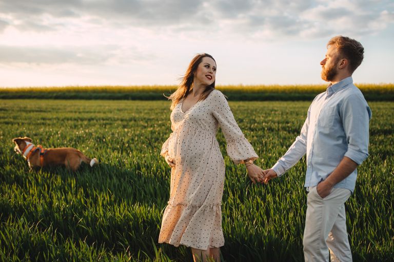 Zuzia i Szymon w objęciach – sesja ciążowa Śląsk