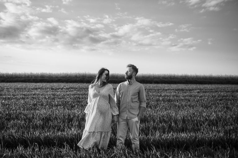 Zbliżenie na przyszłą mamę – fotografia ciążowa Śląsk