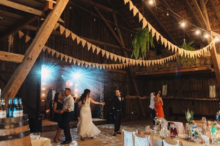 rustykalny ślub wesele w stodole