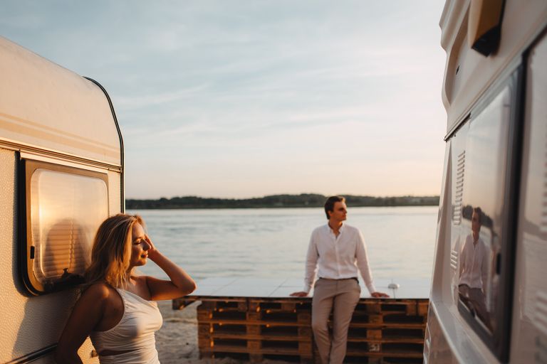 sesja narzeczeńska nad jeziorem pogoria