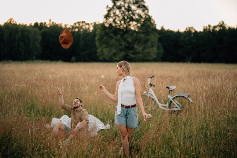 Sesja narzeczeńska w naturze, spokojne ujęcia, fotograf Śląsk