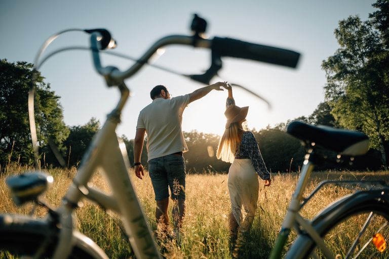 Zdjęcia par w plenerze, naturalna sesja narzeczeńska Śląsk