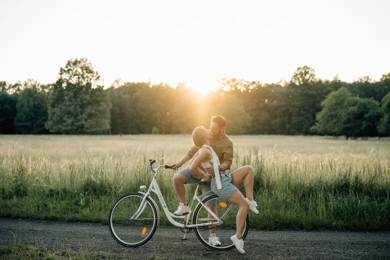 Sesja narzeczeńska w plenerze, naturalne światło, fotograf Katowice