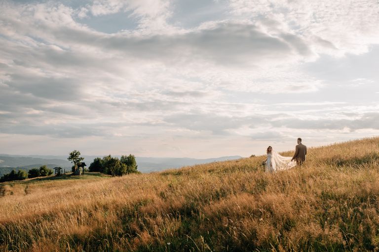 Zdjęcia ślubne Asi i Michała na Ochodzitej podczas złotej godziny