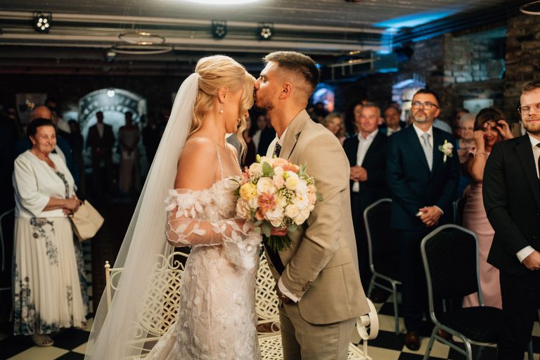 Iza i Adrian – portret pary młodej (kadr 15)