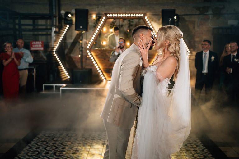 wesele w Szybie Bończyk – energia na parkiecie (kadr 46)