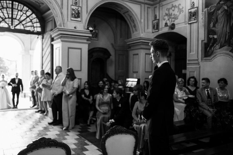 Kościół Wniebowzięcia NMP w Brodach – wejście do kościoła