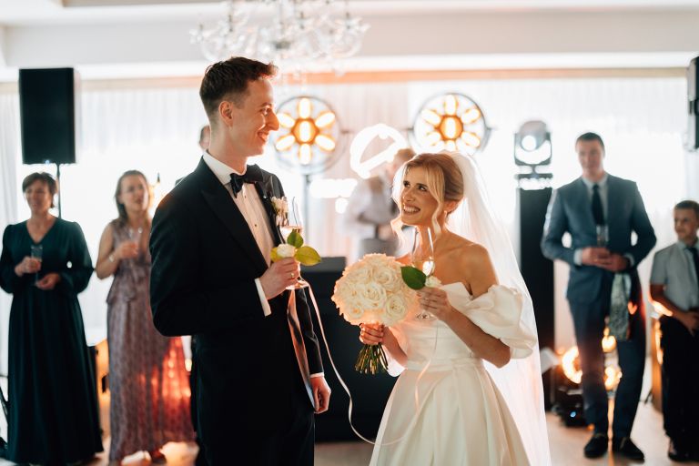 wesele Ostoja Garden w Brodach – spacer pary młodej